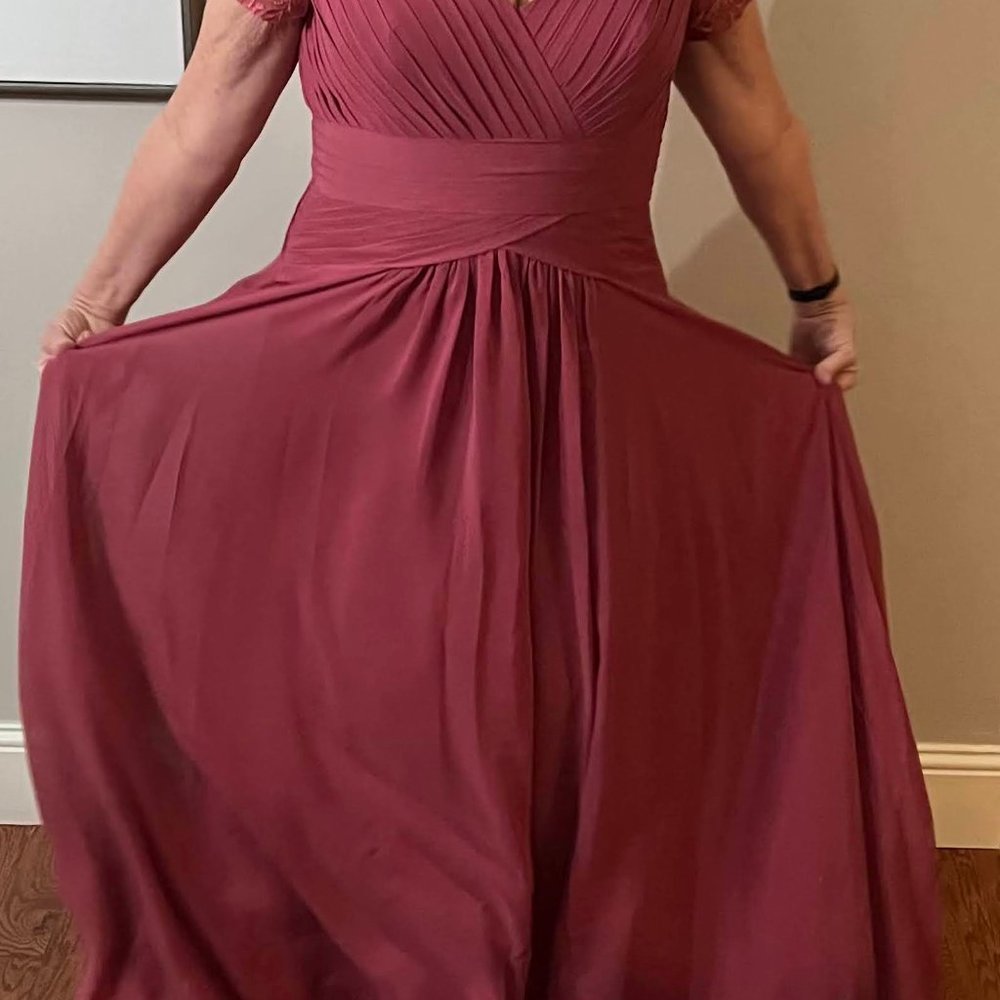 NWT JJ'sHouse A-Line Vneck Floor Length Chiffon Dress W/ Embroid. Lace Sleeves